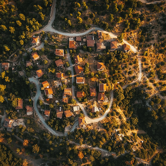 Pogled iz zraka na selo