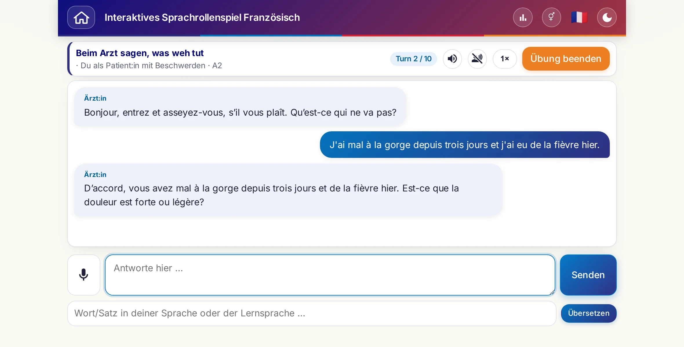 Ein Rollenspiel im Gespr&auml;ch: die Ärztin fragt nach Schmerzstärke, Fieber und Tagesverlauf, der Lernende antwortet frei und bittet am Ende um ein Rezept.