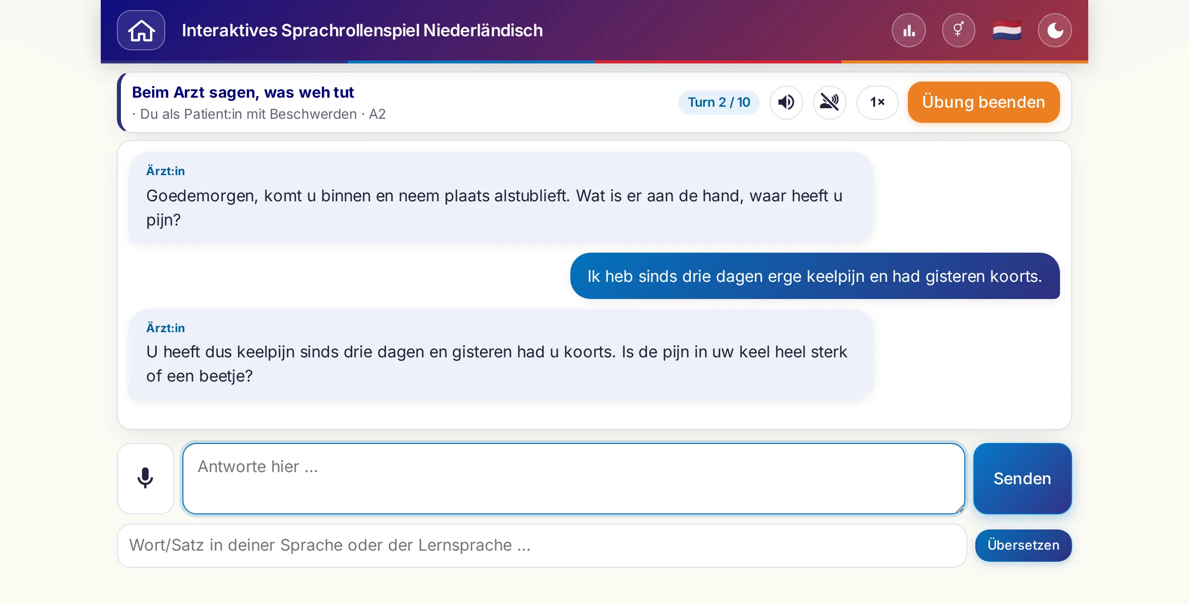 Ein Rollenspiel im Gespr&auml;ch: die Ärztin fragt nach Schmerzstärke, Fieber und Tagesverlauf, der Lernende antwortet frei und bittet am Ende um ein Rezept.
