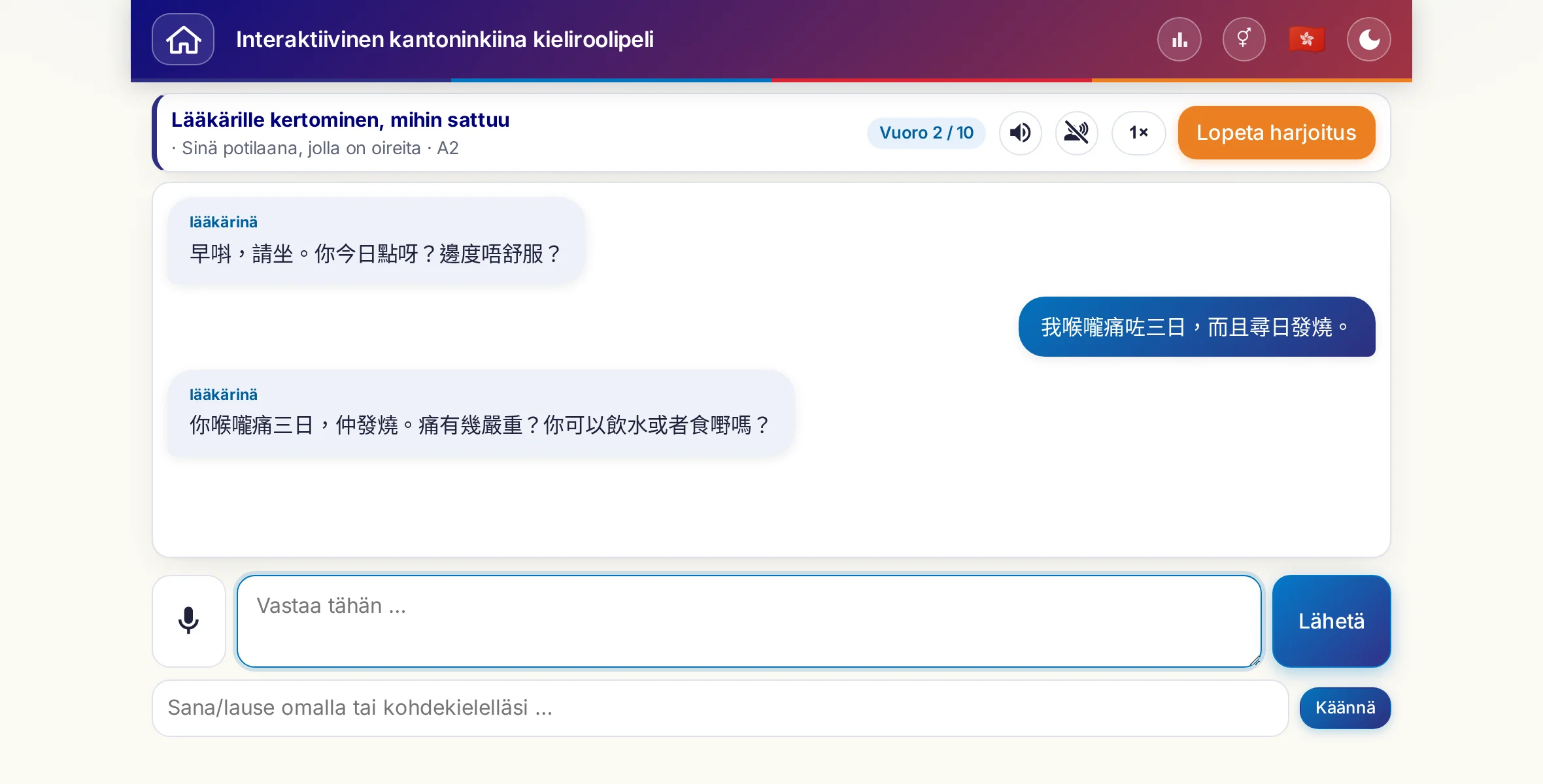 Roolipeli käynnissä: lääkäri kysyy kivun voimakkuudesta, kuumeesta ja päivän kulusta, oppija vastaa vapaasti ja pyytää lopuksi reseptiä.