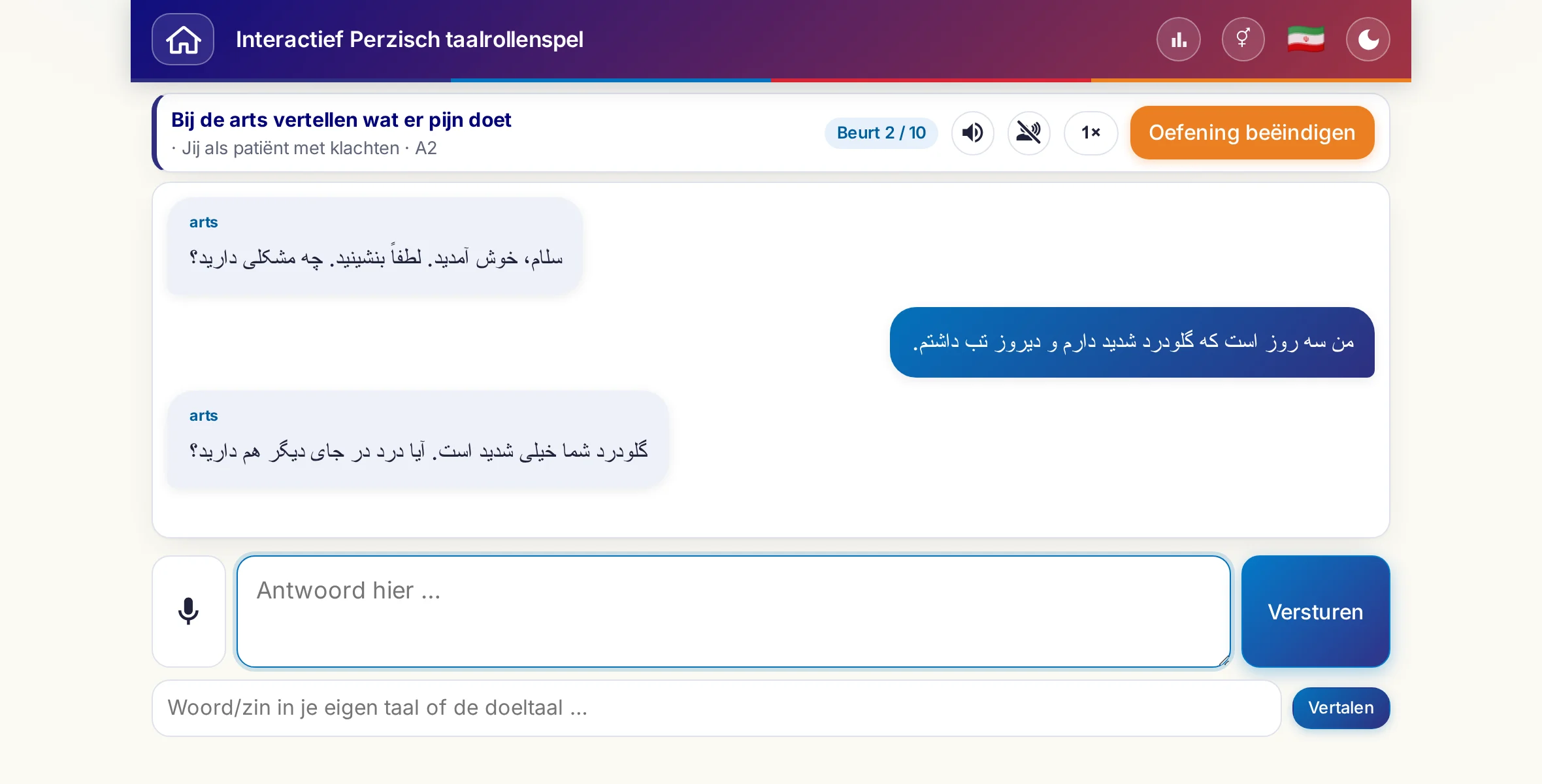 Een rollenspel in gesprek: de arts vraagt naar de mate van pijn, koorts en hoe de dag verlopen is, de cursist antwoordt vrij en vraagt aan het eind om een recept.