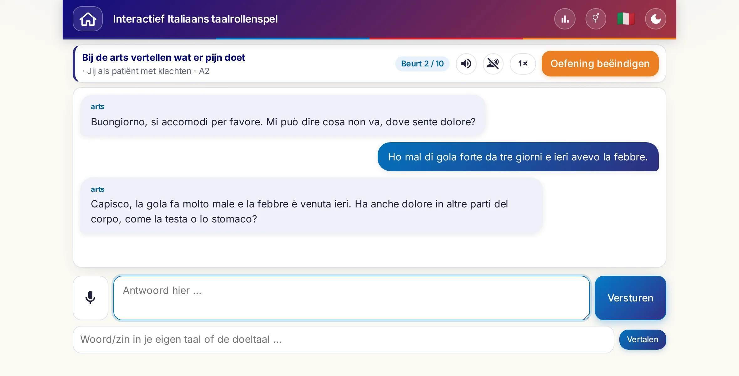 Een rollenspel in gesprek: de arts vraagt naar de mate van pijn, koorts en hoe de dag verlopen is, de cursist antwoordt vrij en vraagt aan het eind om een recept.
