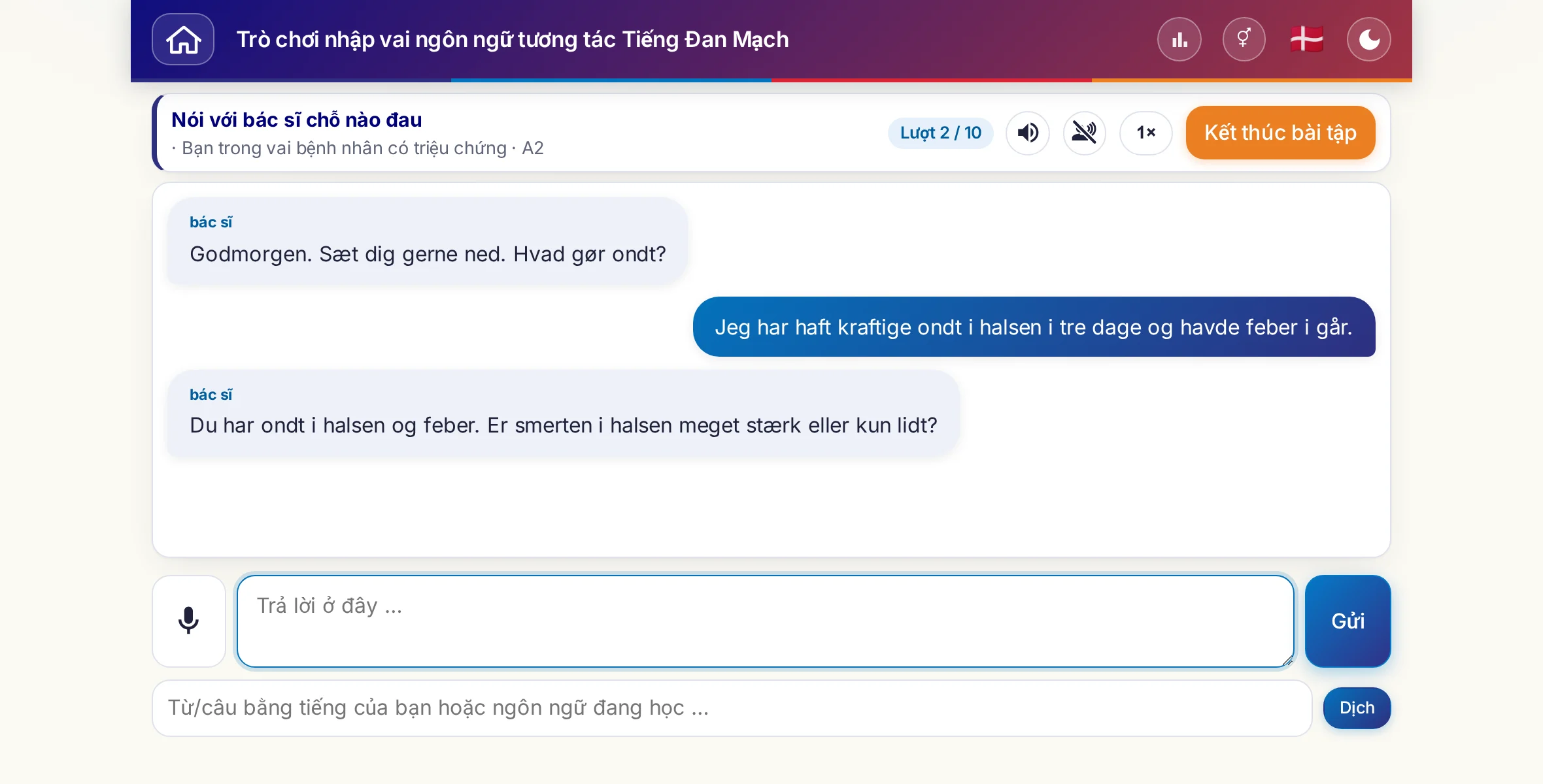 Một trò chơi nhập vai đang diễn ra: bác sĩ hỏi về mức độ đau, sốt và diễn biến trong ngày, người học trả lời tự do và cuối cùng xin đơn thuốc.